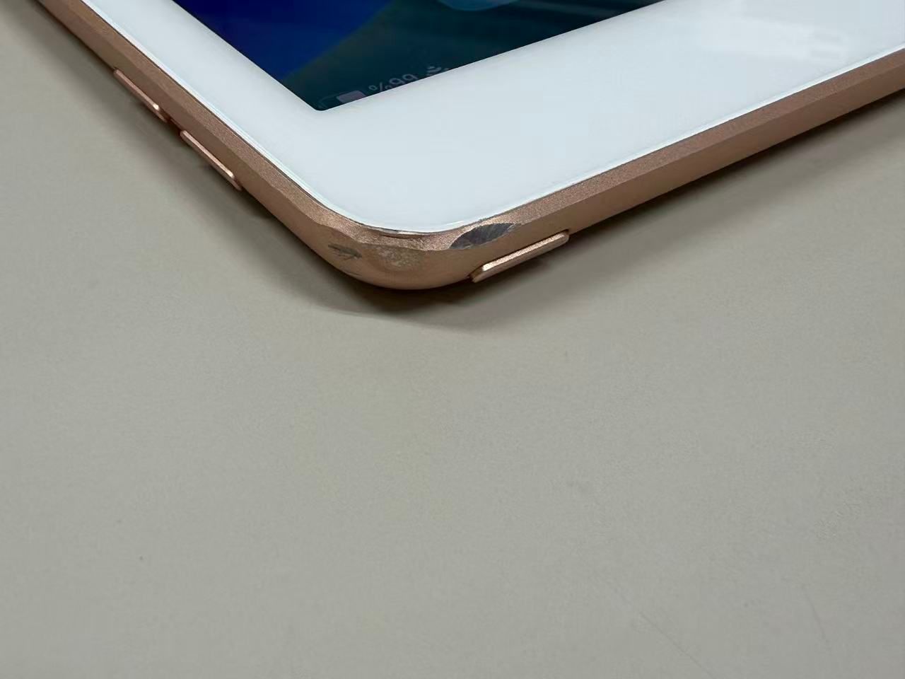 美品 電池80% apple iPad (第7世代) 128GB ゴールド【動作確認・初期化
