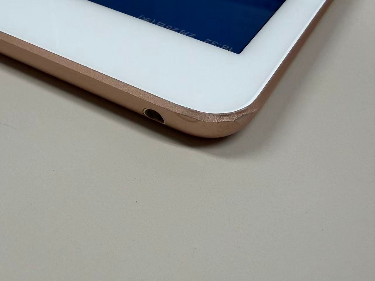 美品 電池80% apple iPad (第7世代) 128GB ゴールド【動作確認・初期化