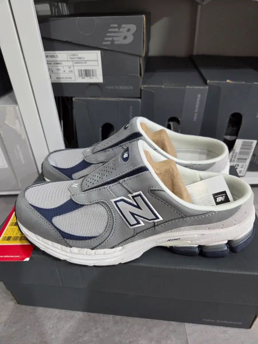 New Balance 2002 M2002RML 265サイズ 新品 21,598円