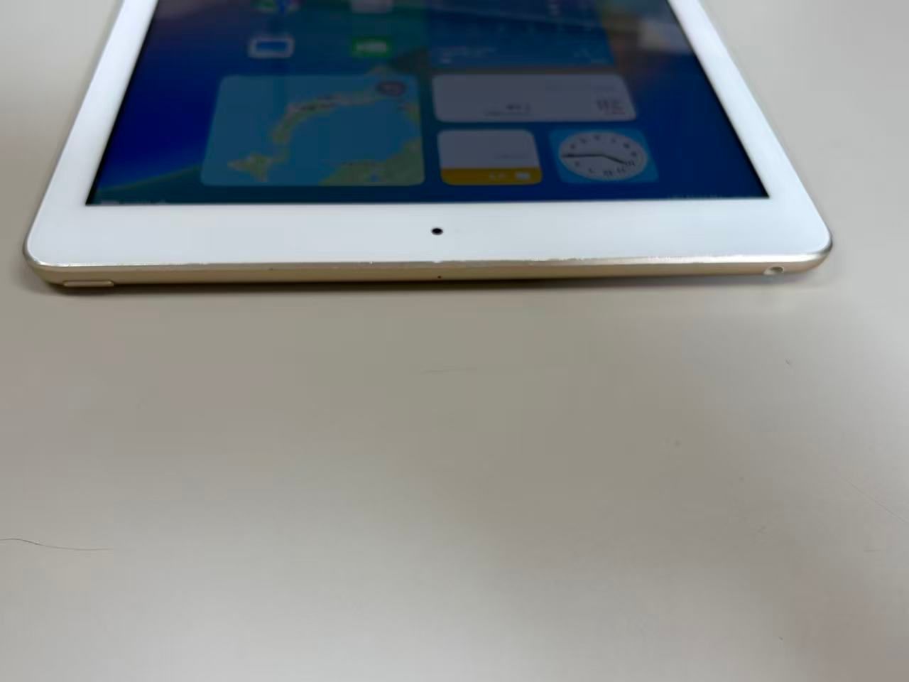 iPad (第5世代) 32GB ゴールド WiFiモデル【動作確認・初期化済み