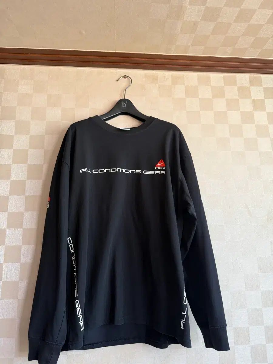 ナイキ ACG ブラック 長袖 Tシャツ