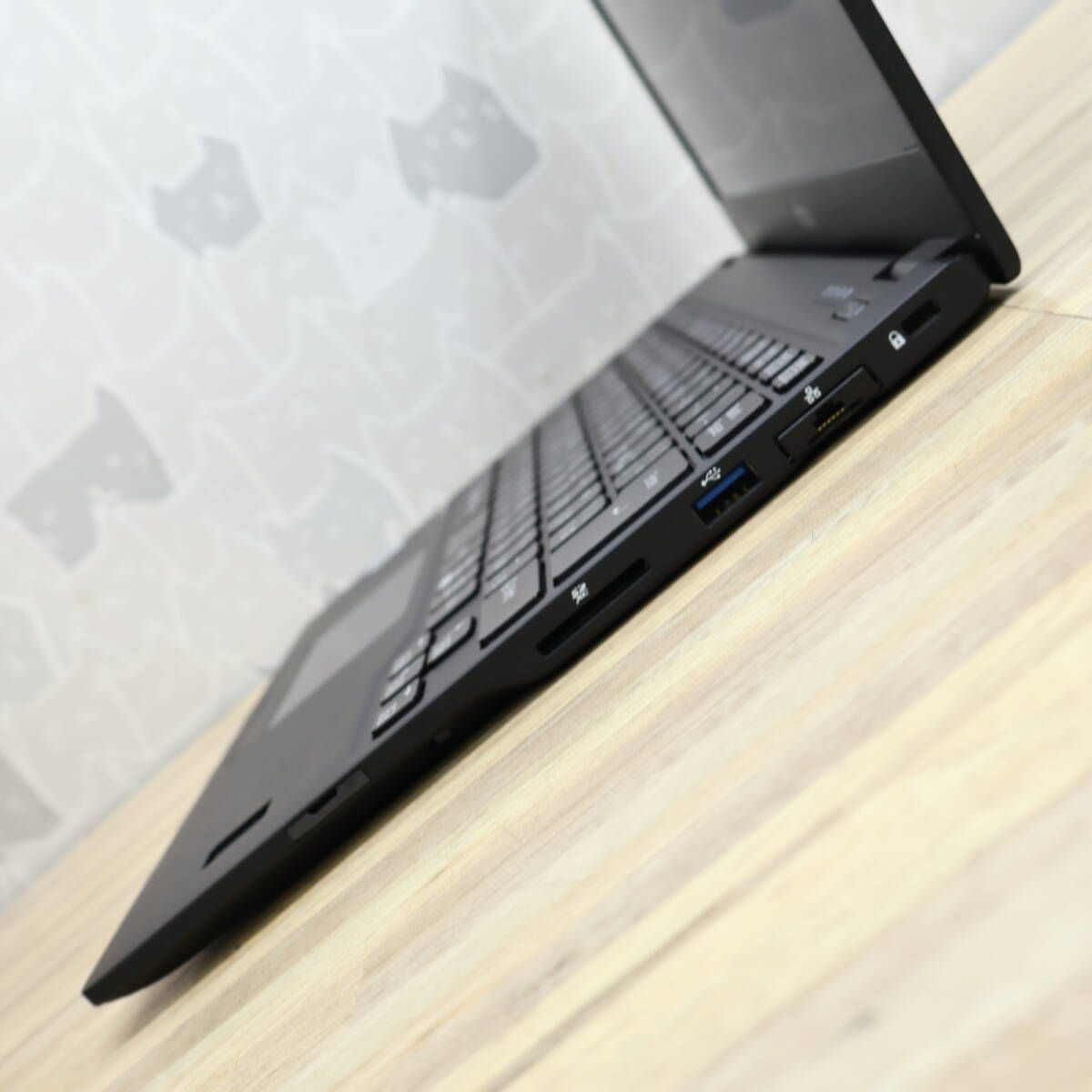 ☆超美品 高性能8世代4コアi5！新品SSD128GB☆U939/B Core i5-8365U