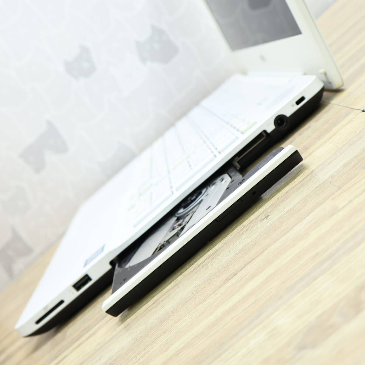 人気ホワイト！Win11公式対応8世代i3/メモリ8/新品SSD480/カメラ Amazon.co.jp: 【整備済み品】ノートパソコン N E C Versapro-VK