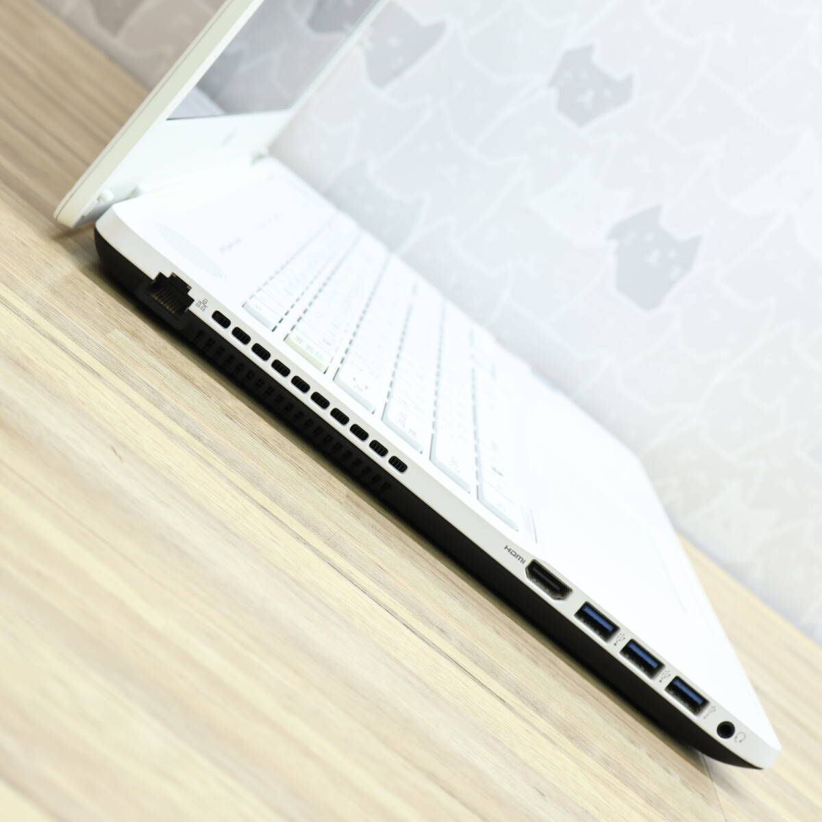 白色Lifebook♢新WIN10♢大容量640G♢CORE-I3♢WEBカメラ ☆超美品 高性能6世代i3！大容量640GB メモリ8GB☆A45X Core i3-6100U