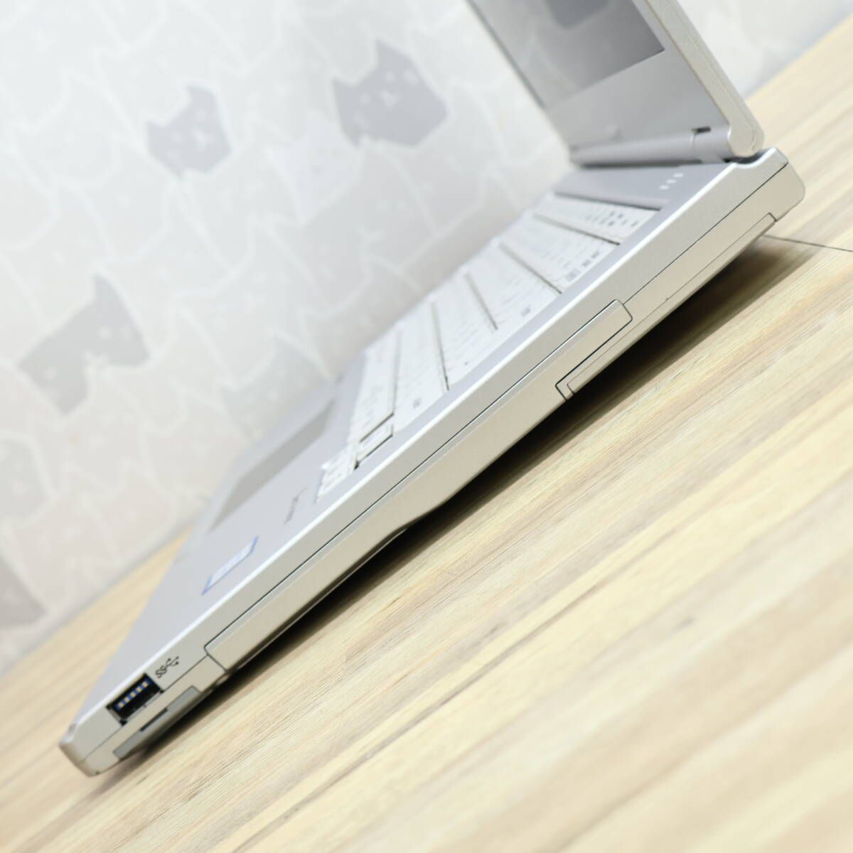 SALE，本物保証 美品 高性能7世代i3！SSD128GB メモリ8GBCF-LX6 Core i3-