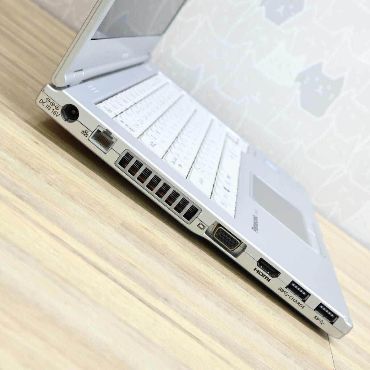 SALE，本物保証 美品 高性能7世代i3！SSD128GB メモリ8GBCF-LX6 Core i3-