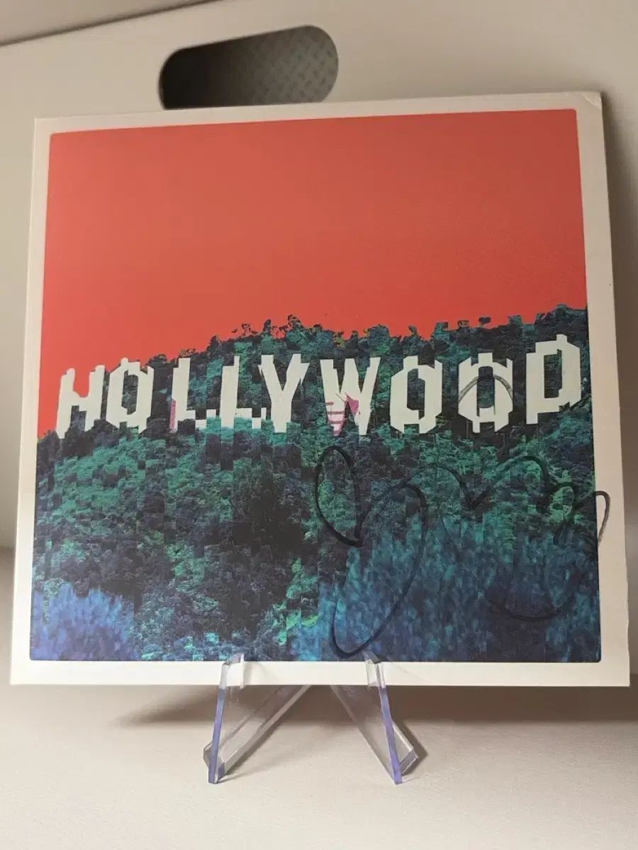 The Black Skirts(コムジョンチマ) hollywood サインボード