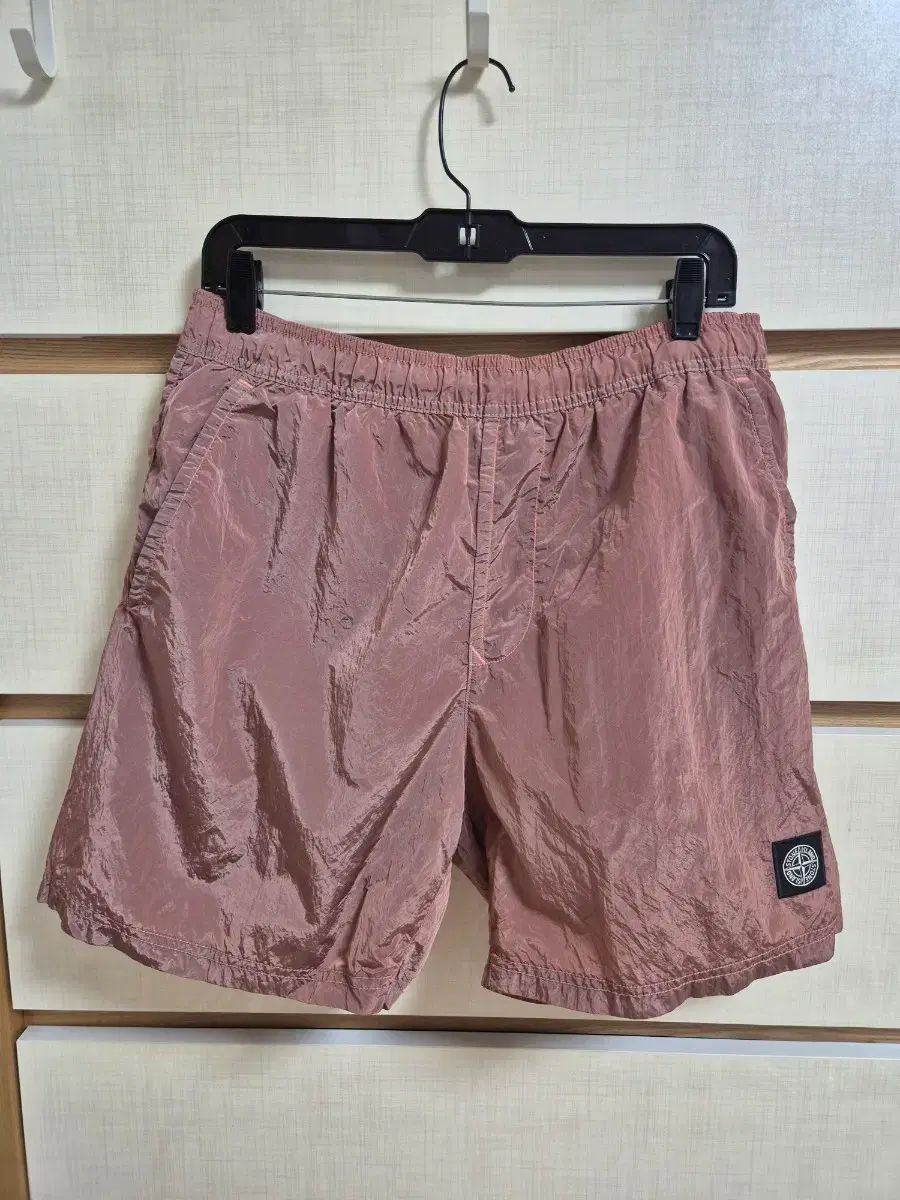 STONE ISLAND ストーンアイランド ナイロン ハーフパンツ ピンク 9,287円