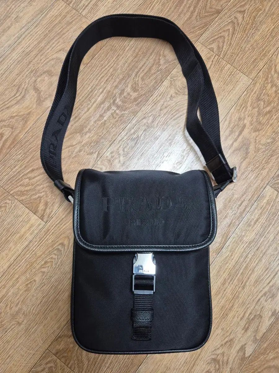 PRADA プラダ ブラック クロスバック