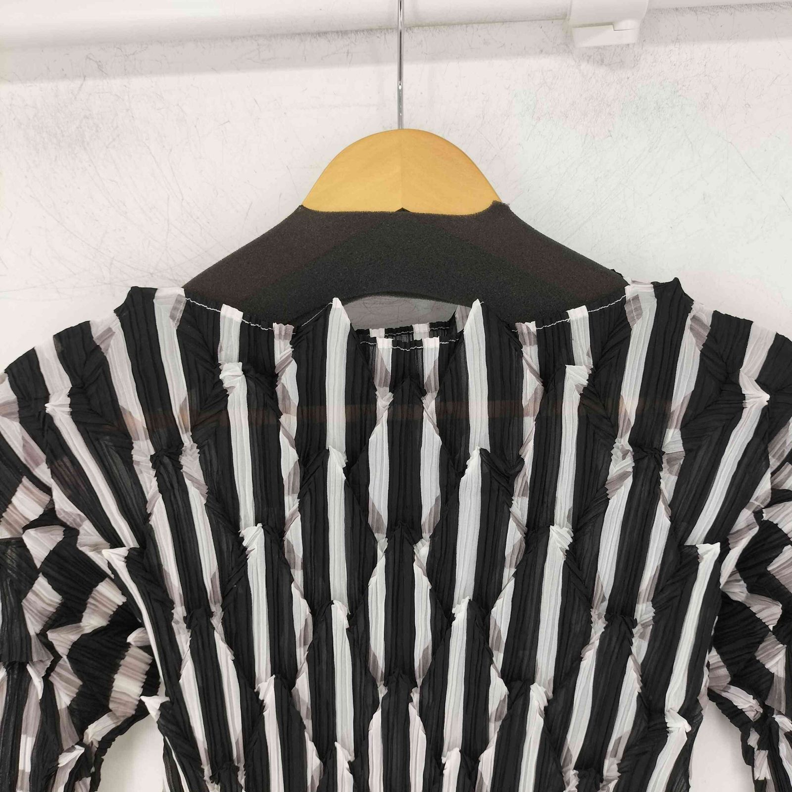 イッセイミヤケ ISSEY MIYAKE ストライププリーツデザインカットソー