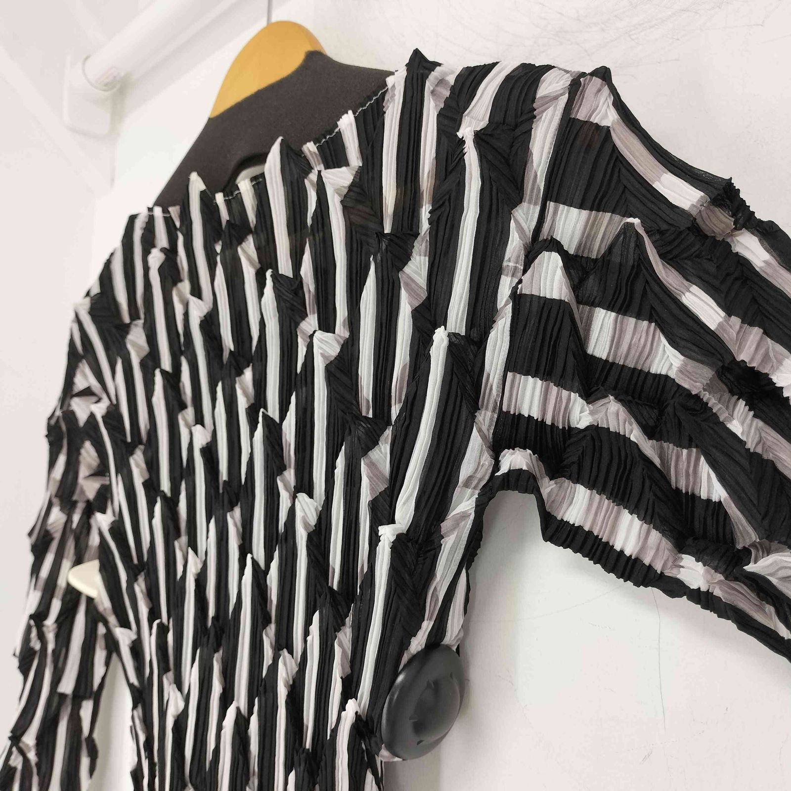 【美品】me ISSEY MIYAKE ストライプ プリーツ カットソー イッセイミヤケ ISSEY MIYAKE ストライププリーツデザインカットソー