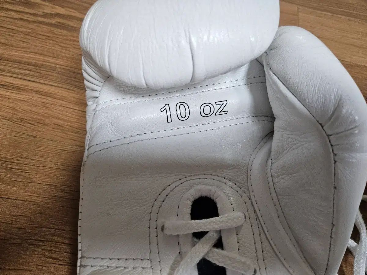 【中古】ISAMI BOXER ボクシンググローブ 白 10オンス ISAMI ボクサー ボクシンググローブ IBX-13 白 レース 10オンス - メルカリ