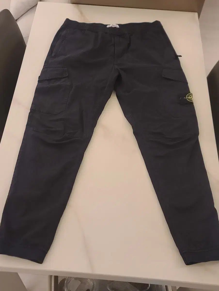 STONE ISLAND ストーンアイランド ブラック カーゴ ジョガーパンツ