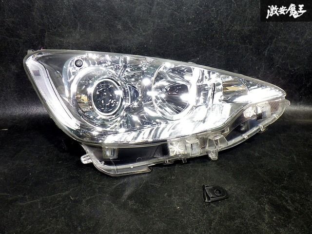 ☆即納☆ トヨタ 純正 NHP10 アクア 前期 ハロゲン ヘッドライト ヘッドランプ 右 運転席 打刻:K KOITO 52-244