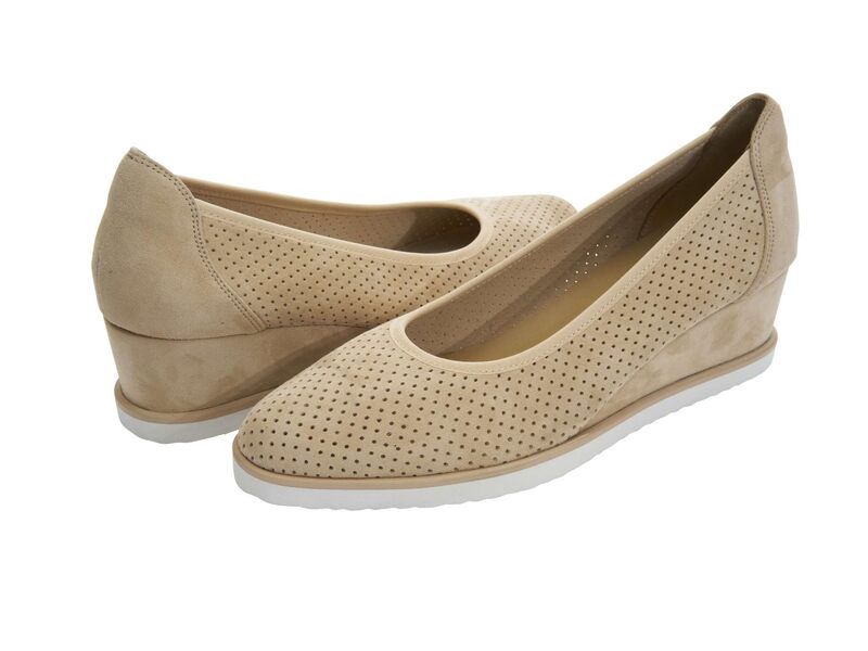 ベネリ レディース シューズ ヒール Vaneli Dalianude Suede