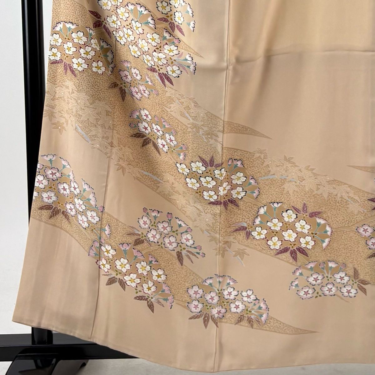 美品】 訪問着 身丈159cm 裄丈64cm M 袷 落款 桜 楓 金彩 ベージュ 