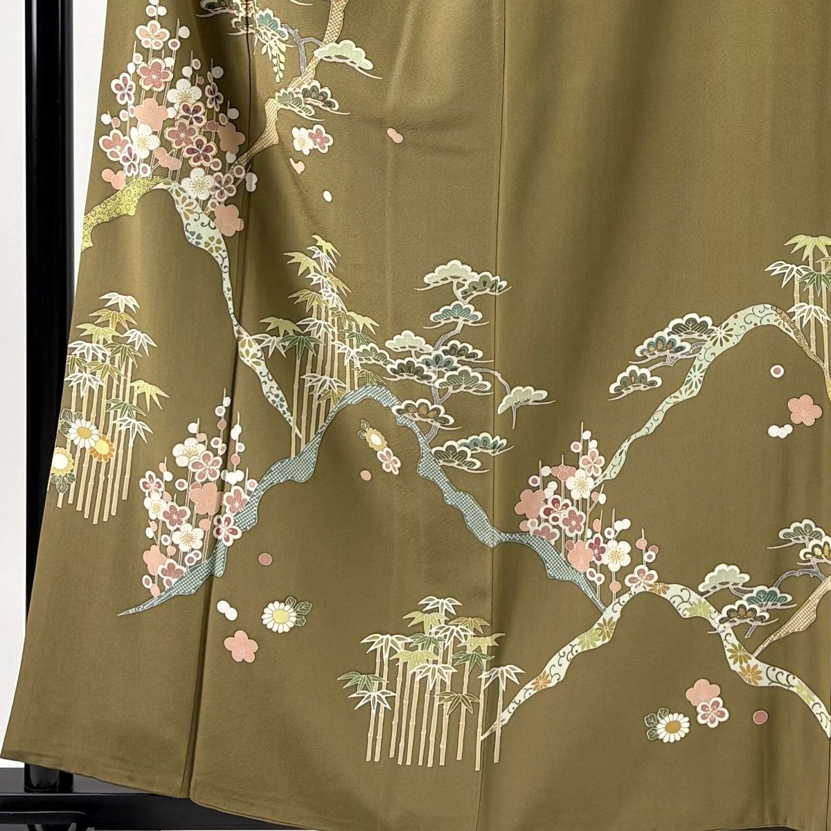 美品　訪問着のみ　ブラウン　希少S S サイズ　金刺繍　松竹梅　椿　パール加工済 訪問着 身丈159cm 裄丈66.5cm M 袷 松竹梅 金糸 金彩 鶯色 正絹 名品