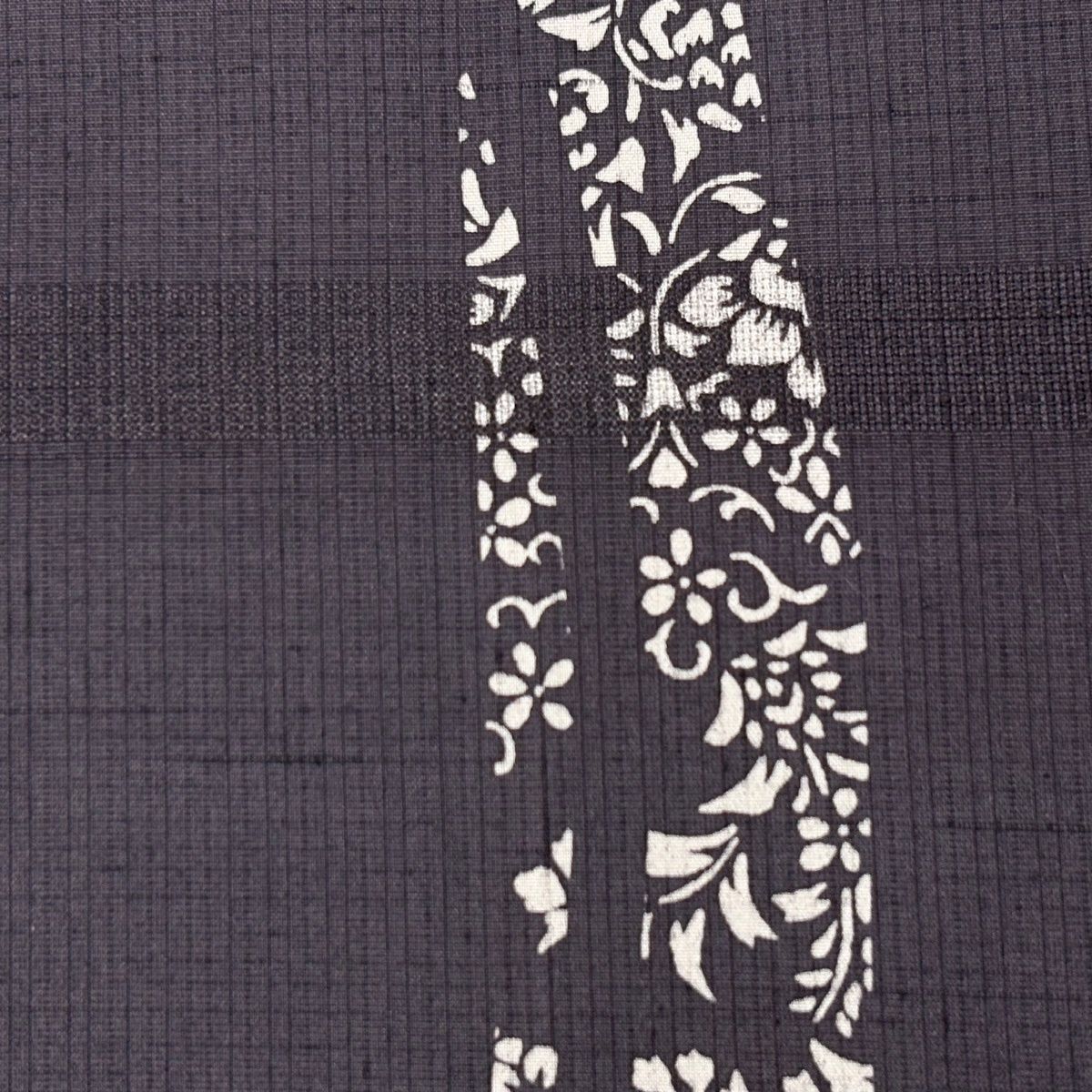 美品】 小紋 身丈173cm 裄丈68cm L 袷 紬地 花唐草 灰紫 正絹 名品
