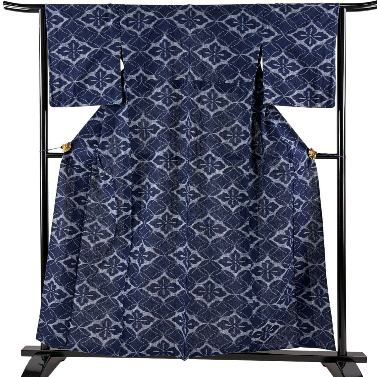 紬 身丈157cm 裄丈64cm M 単衣 花菱 七宝 紺色 正絹 秀品 【中古】