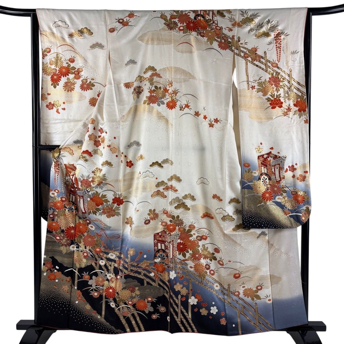 【美品】 振袖 身丈159.5cm 裄丈64cm M 袷 御所車 草花 金彩 ぼかし クリーム 正絹 秀品 【中古】