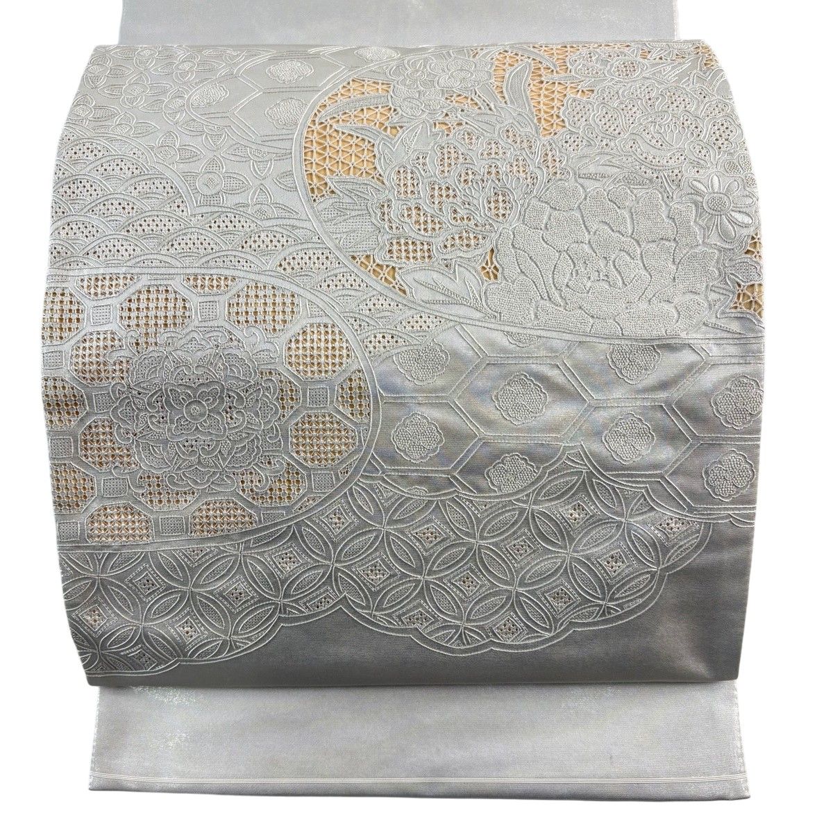 【美品】 袋帯 秀品 関西仕立て 草花 七宝文 刺繍 箔 銀色 お太鼓柄 正絹 【中古】