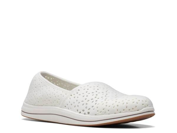 クラークス レディース シューズ スリッポン・ローファー Clarks Breeze Emily SlipOn White ホワイト