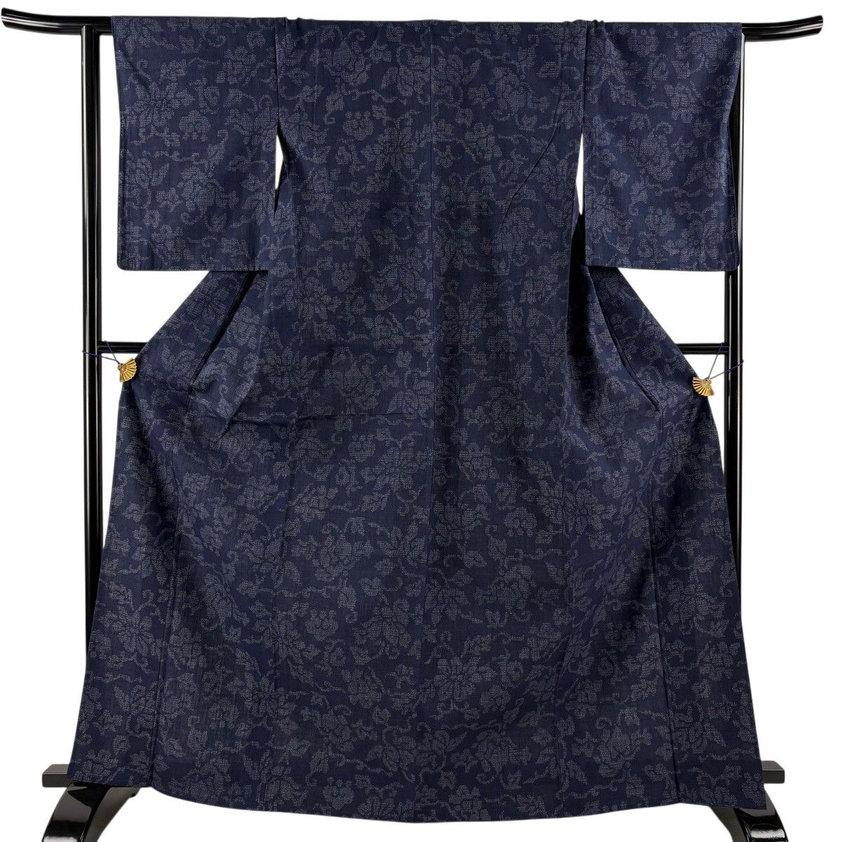 【美品】 紬 身丈166.5cm 裄丈64cm M 単衣 花唐草 亀甲絣 紺色 正絹 逸品 【中古】