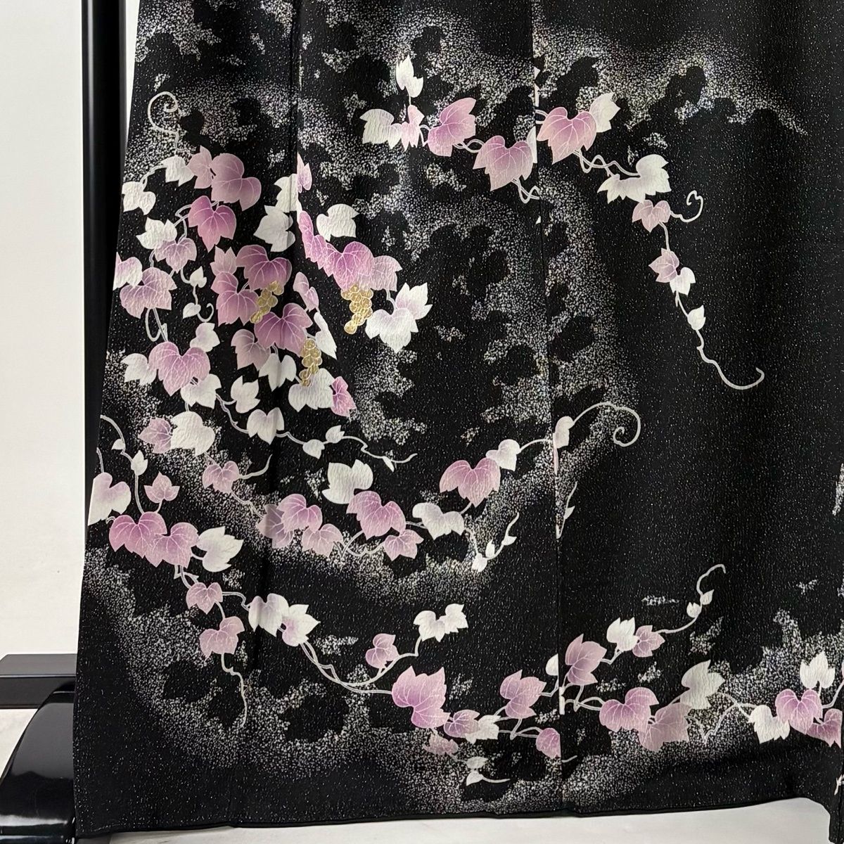 【美品】 訪問着 身丈168.5cm 裄丈69.5cm L 袷 帝王紫 ほていや 落款 葡萄 シルエット 金銀彩 銀通し 黒 正絹 逸品 【中古】