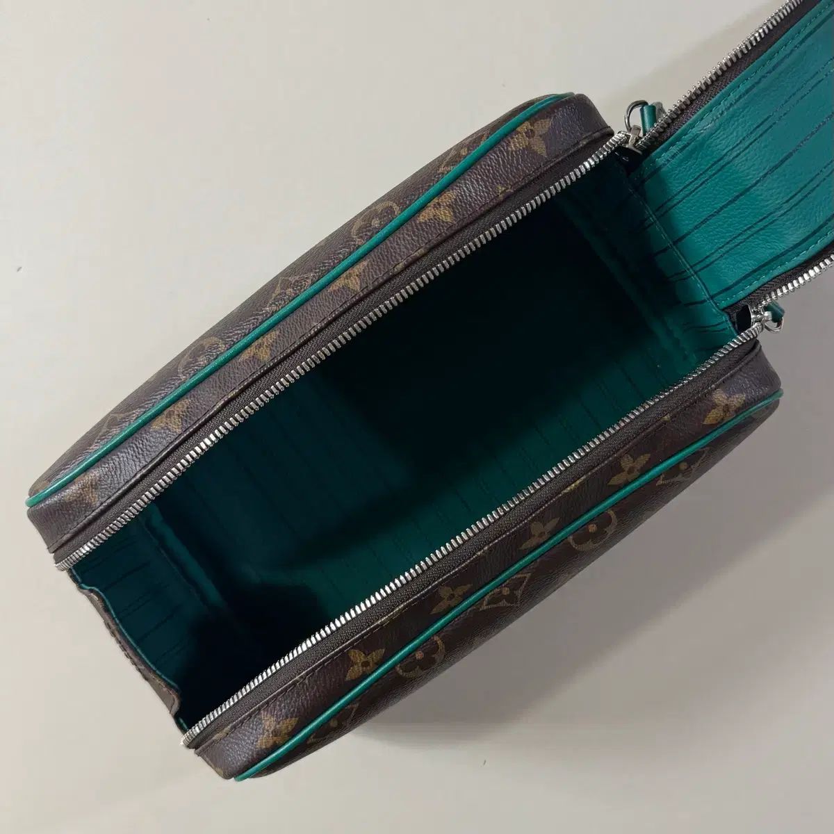 正規品/当日出荷 Louis Vuitton ルイヴィトン モノグラム 돕키트 クラッチバッグ 正規品/当日出荷 Louis Vuitton ルイヴィトン モノグラム 돕키트 クラッチバッグ