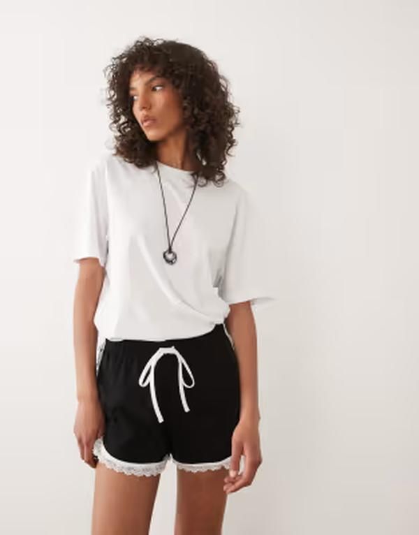 エイソス レディース ボトムス ハーフパンツ・ショーツ ショートパンツ レース ASOS DESIGN lace runner shorts Black ブラック
