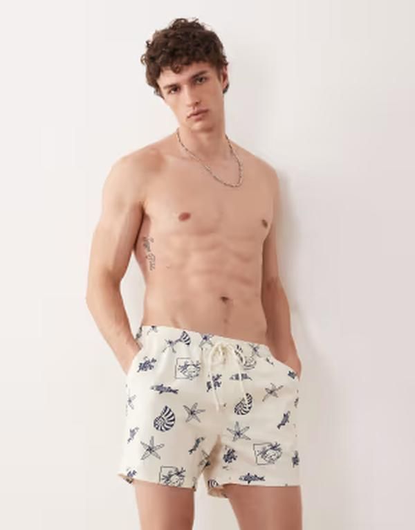 サウスビーチ メンズ 水着 ハーフパンツ・ショーツ プリント ショートパンツ South Beach ocean scene print swim shorts in cream クリーム