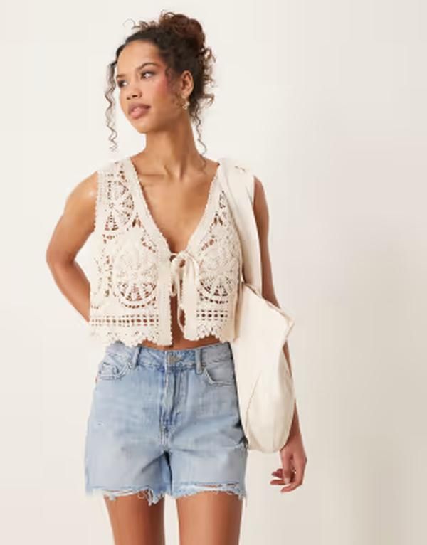ジェイディーワイ レディース トップス ベスト JDY tie front crochet vest in cream クリーム