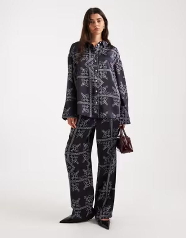 フォースレックレス レディース ボトムス カジュアルパンツ ワイドレッグ プリント サテン 4th Recklessatin elastic waist wide leg pants paisley print part of a set Paisley ネイ
