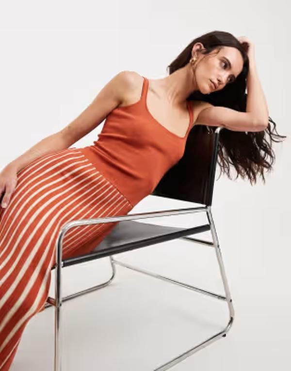 フォースレックレス レディース トップス ワンピース コントラスト ニット マキシ 4th Reckless knit contrast pleat hem detail maxi dress in rust ラスト