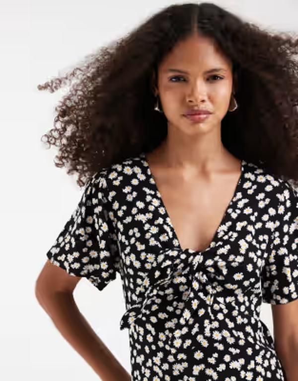 ヴェロモーダ レディース トップス ワンピース プリント ミニ Vero Moda Easy Joy short sleeve bow front mini dress ditsy daisy print Black daisy ブラック