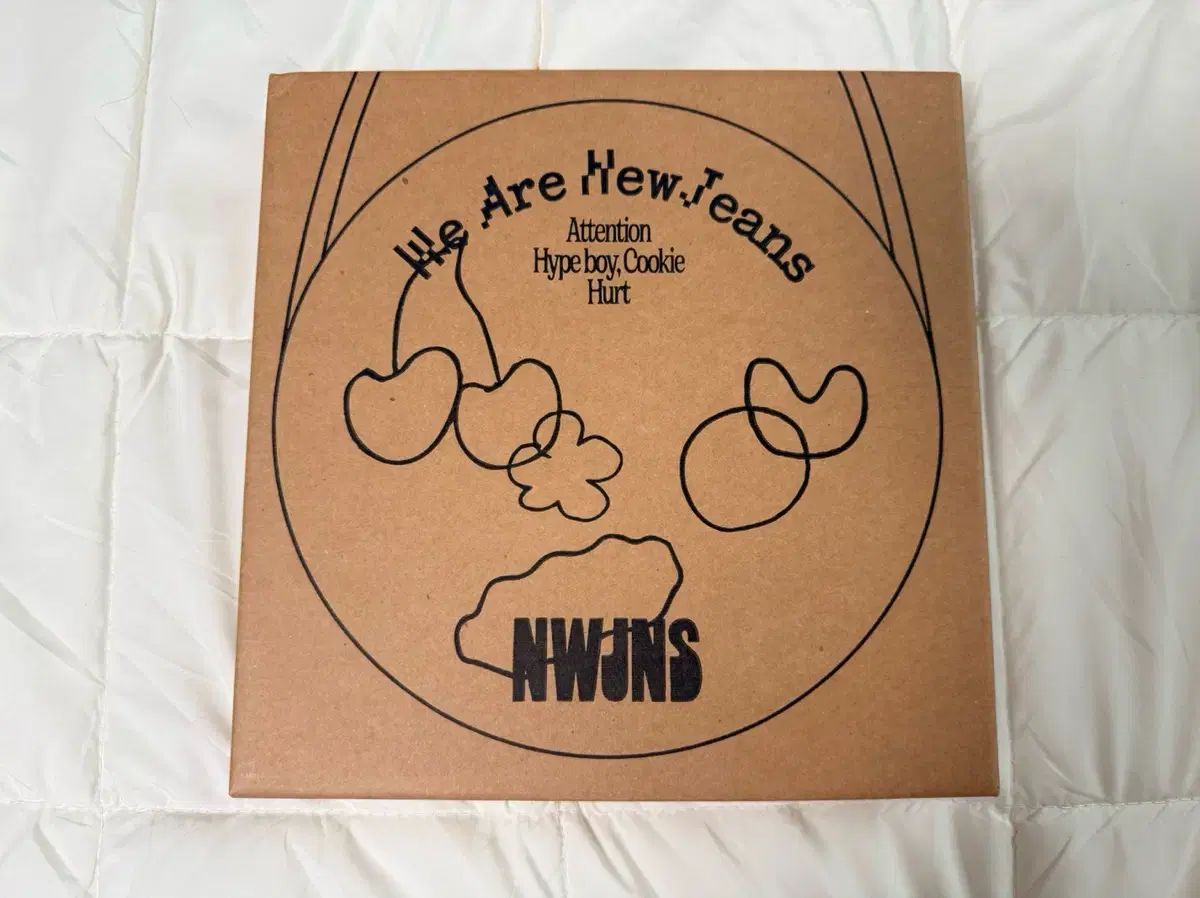 未開封 NewJeans（ニュージーンズ）限定バッグ アルバム 白 New Jeans 白
