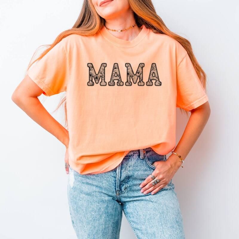 Simply Sage Market レディース トップス Tシャツ レース グラフィック Simply Sage Market Mama Faux Lace Womens Garment Dyed Graphic TShirt Cantaloupe