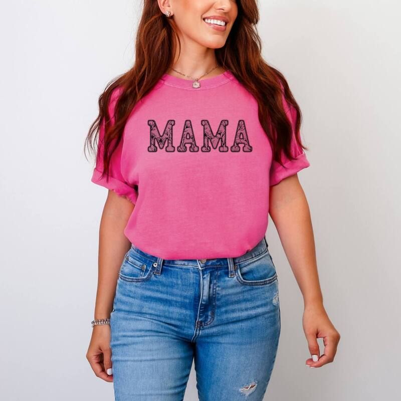 Simply Sage Market レディース トップス Tシャツ レース グラフィック Simply Sage Market Mama Faux Lace Womens Garment Dyed Graphic TShirt Crunchberry