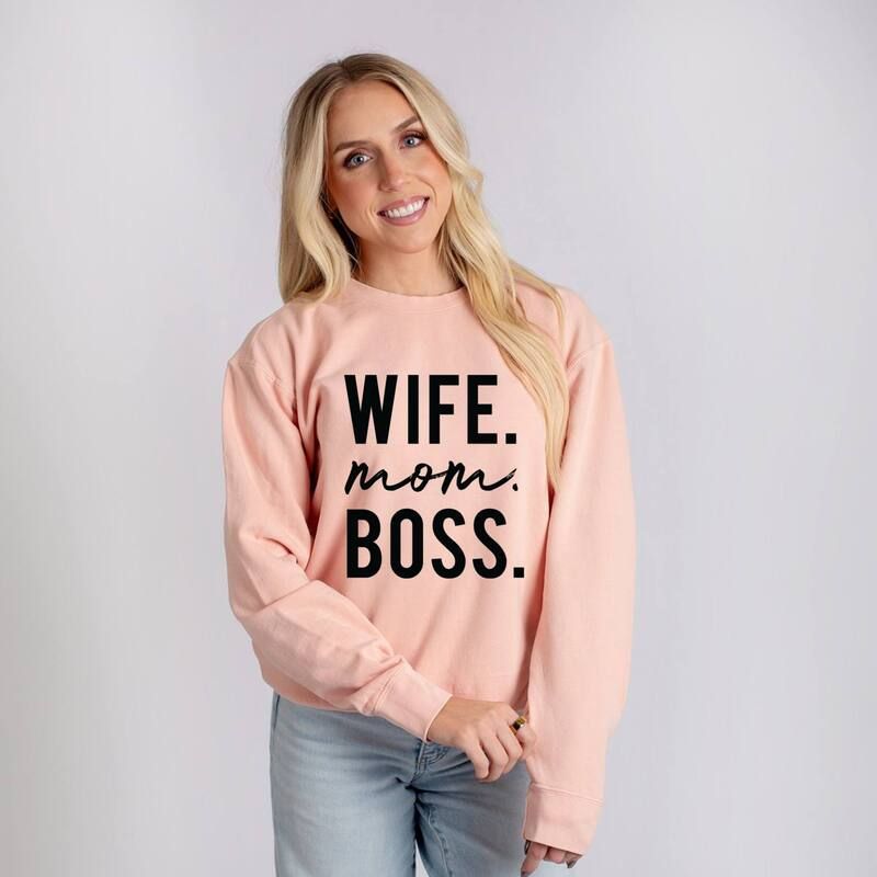 Simply Sage Market レディース トップス Tシャツ スウェット Simply Sage Market Wife Mom Boss Block Womens Lightweight Garment Dyed Sweatshirt Peachy