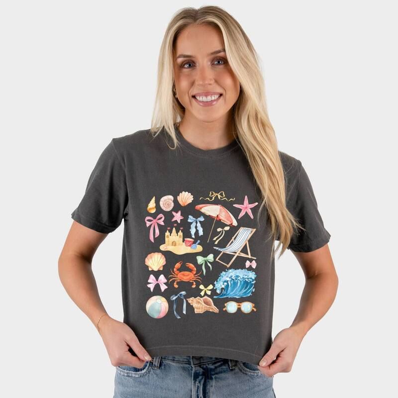 Simply Sage Market レディース トップス Tシャツ グラフィック Simply Sage Market Beach Collage Watercolor Womens Boxy Crop Top Graphic TShirt Pepper