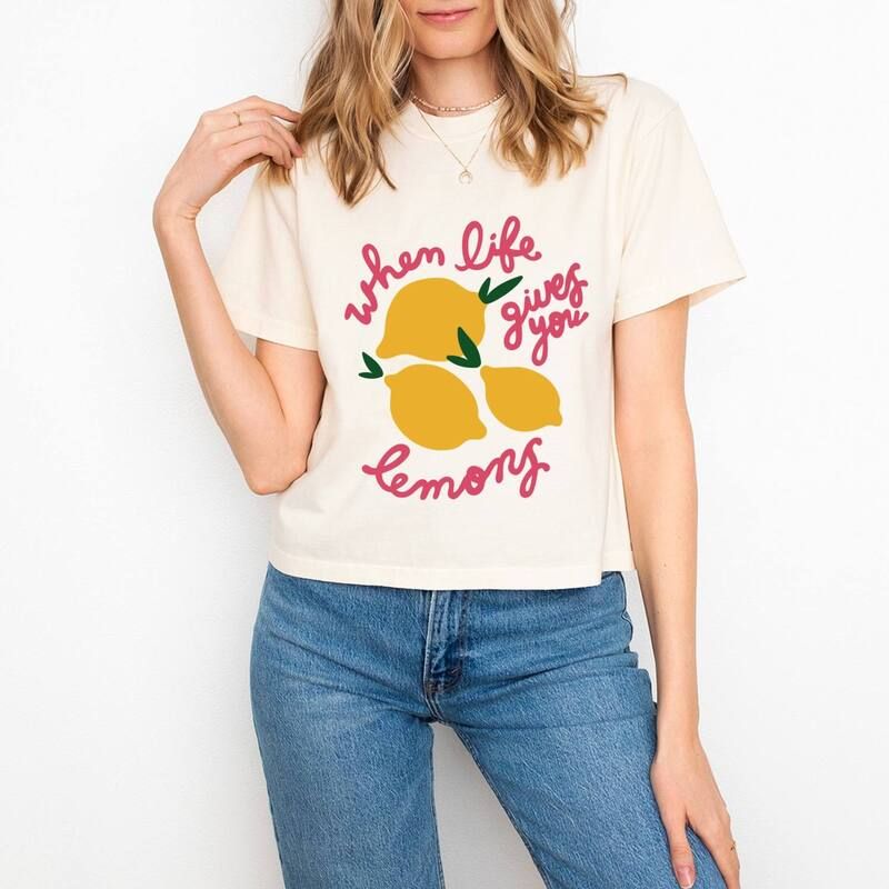 Simply Sage Market レディース トップス Tシャツ グラフィック Simply Sage Market When Life Gives You Lemons Cursive Womens Boxy Crop Top Graphic TShir