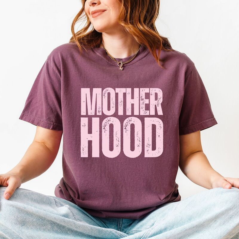 Simply Sage Market レディース トップス Tシャツ グラフィック Simply Sage Market Motherhood Bold Stacked Womens Garment Dyed Graphic TShirt Berry