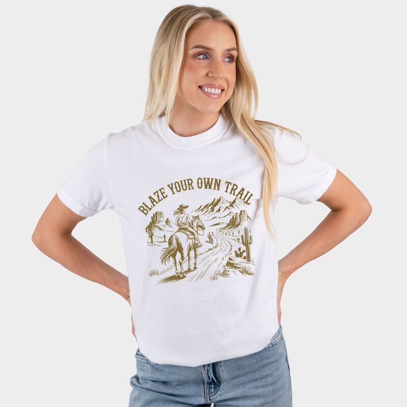 Simply Sage Market レディース トップス Tシャツ グラフィック Simply Sage Market Blaze Your Own Trail Cowgirl Womens Garment Dyed Graphic TShirt White
