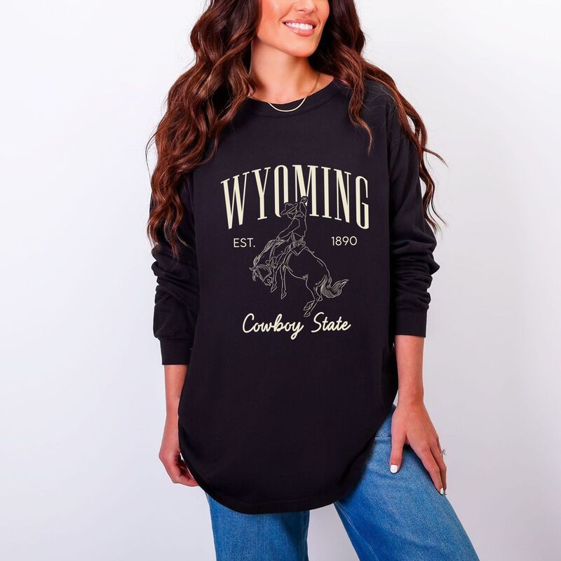 Simply Sage Market レディース トップス Tシャツ グラフィック Simply Sage Market Wyoming Cowboy State Womens Garment Dyed Long Sleeve Graphic TShirt B 8,626円