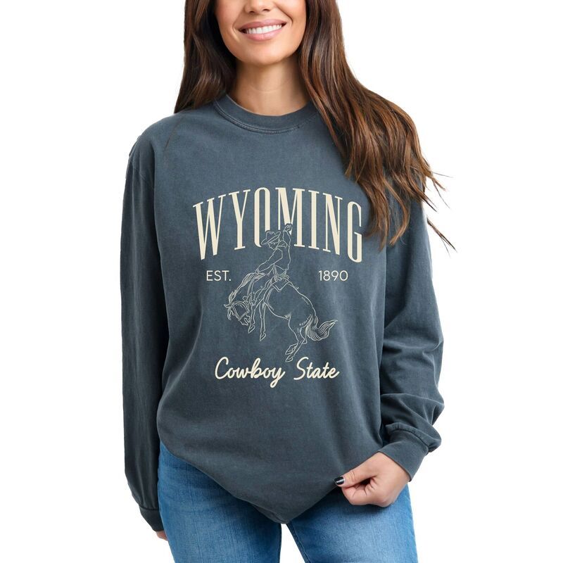 Simply Sage Market レディース トップス Tシャツ グラフィック Simply Sage Market Wyoming Cowboy State Womens Garment Dyed Long Sleeve Graphic TShirt P
