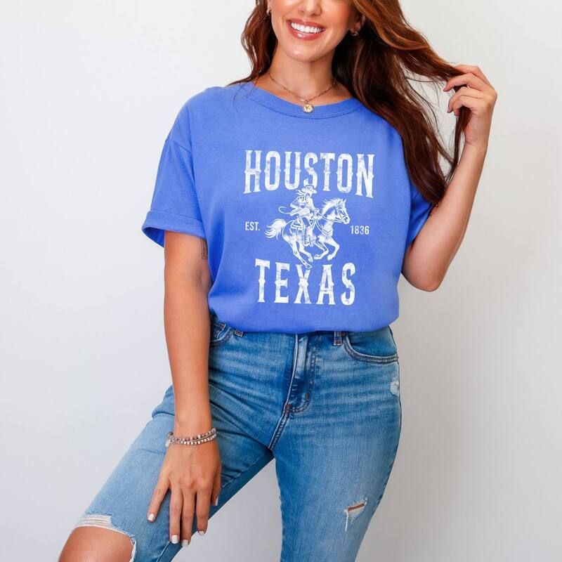 Simply Sage Market レディース トップス Tシャツ グラフィック Simply Sage Market Houston Texas Cowboy Distressed Womens Garment Dyed Graphic TShirt Fl 7,755円