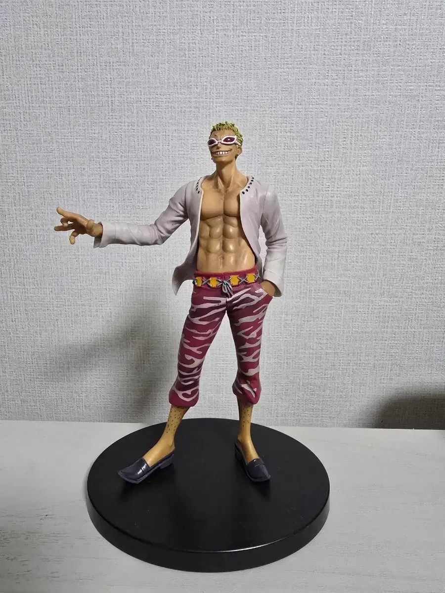 最安値，得価 ONE PIECE フィギュア グランドラインメン ドフラミンゴ