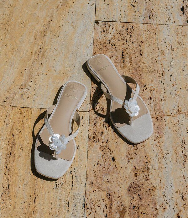 アントニオ メラーニ レディース シューズ サンダル フラワー柄 フラワー Antonio Melani x Stephanie Covington Rosa Floral Ornamented Flat Sandalsweet Cream クリーム