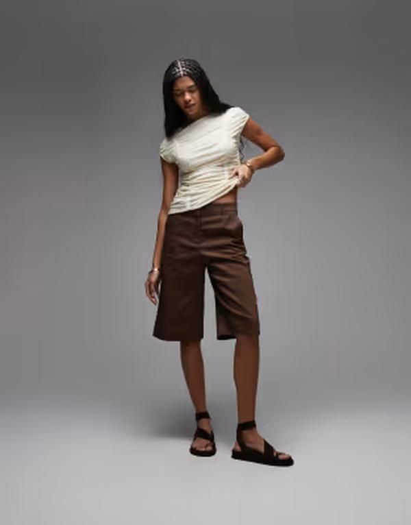アンドアザーストーリーズ レディース ボトムス ハーフパンツ・ショーツ ショートパンツ コットン Other Stories lowaisted cotton tailored bermuda shorts on chocolate チョコレート