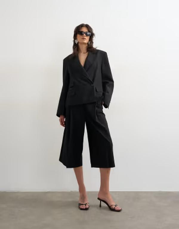 トップショップ レディース ボトムス カジュアルパンツ Topshop low slung culottes Black ブラック
